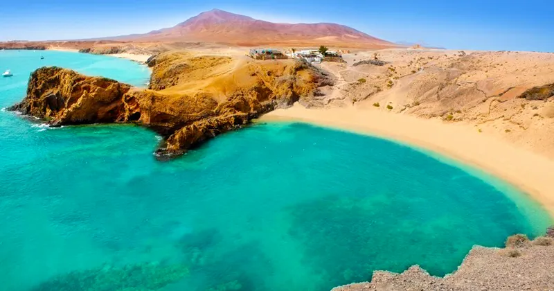 Playa Papagayo: Explorando la belleza natural