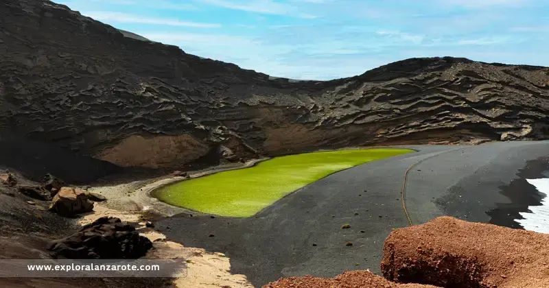 La Laguna Verde o charco de los Clicos en Lanzarote