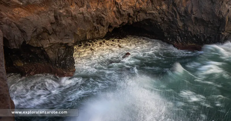 Los Hervideros: Un lugar que no puede faltar en tu visita a Lanzarote