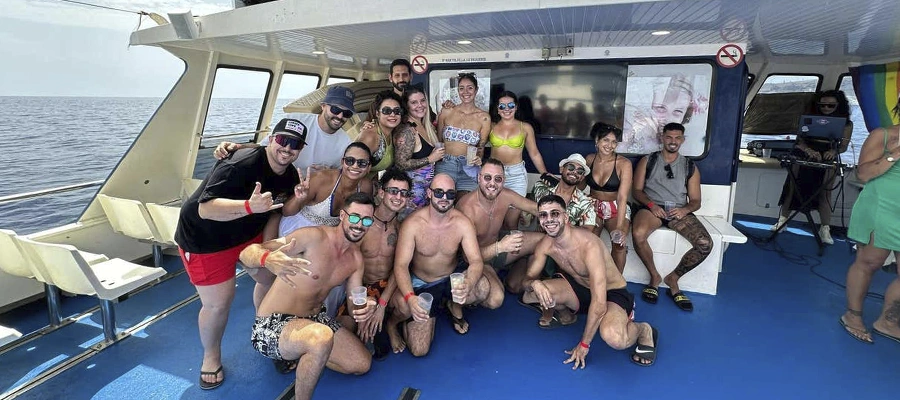 Travesía de 4 Horas: Barco Fiesta con Barra Libre, Traslados y Servicios de Ocio en Puerto Rico