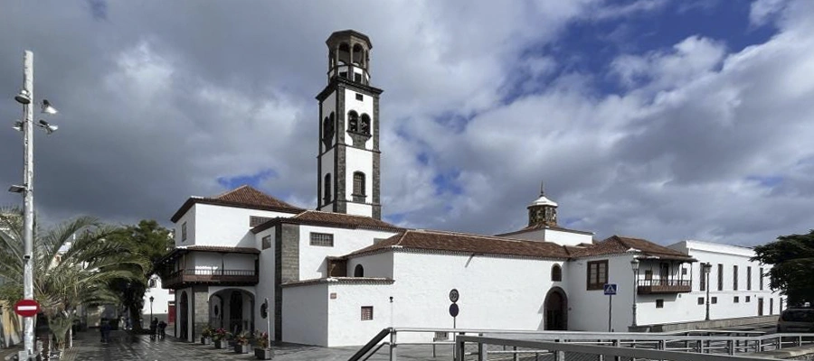 Free Tours por Santa Cruz: Del Teatro Guimerá a la Plaza de España