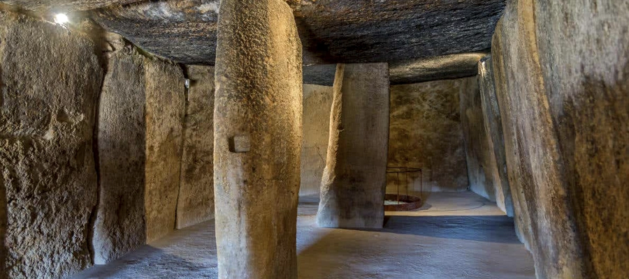 Dólmenes de Antequera: Un Viaje a los Orígenes de la Arquitectura